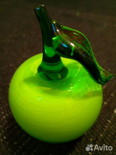 Яблоко стекло