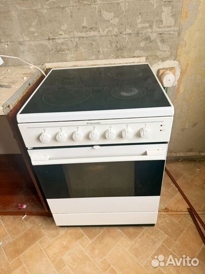Плита электрическая стеклокерамика Electrolux бу