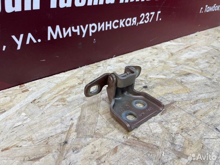 Петля двери LADA X-Ray
