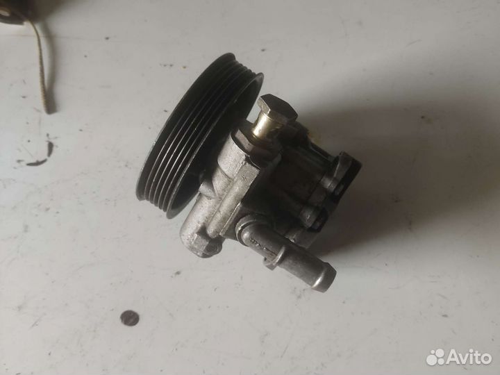 Насос гура Audi A3 AKL AEH 1.6