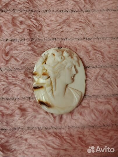 Камея брошь, кость