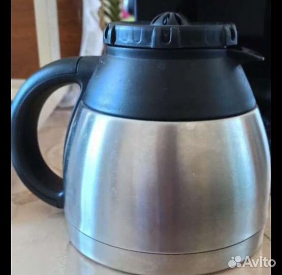 Кофеварка с металлическим кувшином герметичным