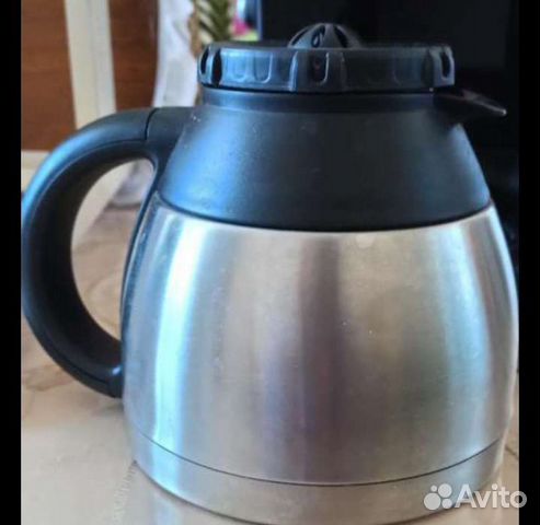 Кофеварка с металлическим кувшином герметичным