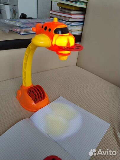 Игрушечный проектор для рисования