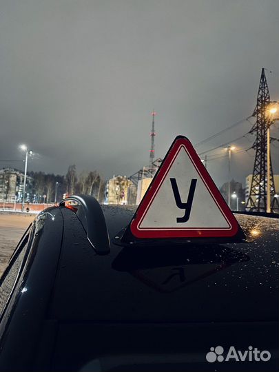 Инструктор по вождению на МКПП