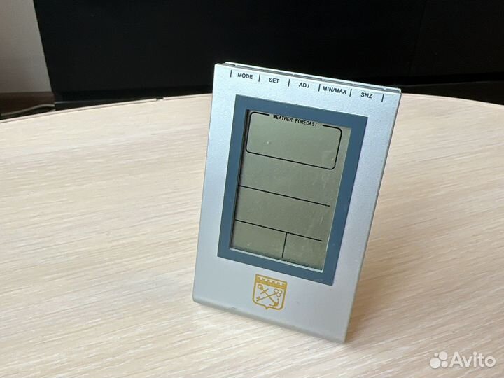 Метеостанция часы календарь будильник термометр
