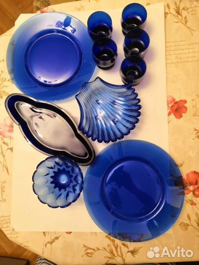Набор столовой посуды из синего стекла 10 предм