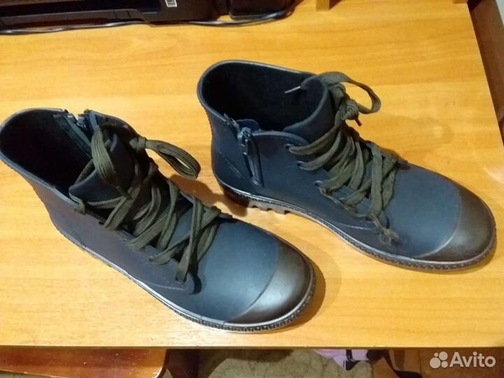 Резиновые ботинки