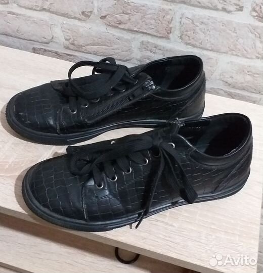 Кроссовки