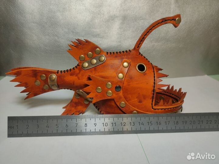 Подставка для телефона из кожи