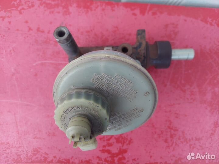 Главный тормозной цилиндр Volkswagen Golf 3