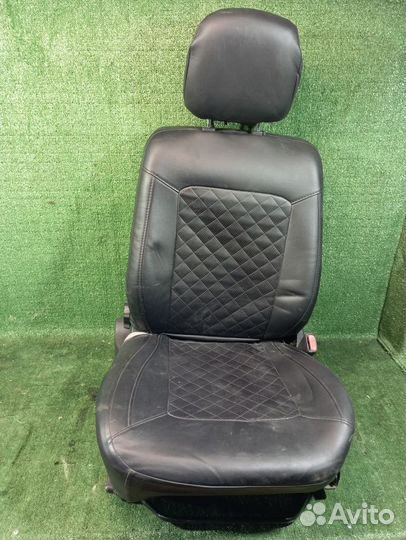 Сиденье переднее правое Mitsubishi Carisma