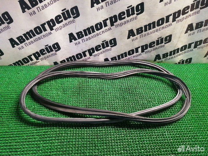 Уплотнительная резинка багажника Toyota Corolla