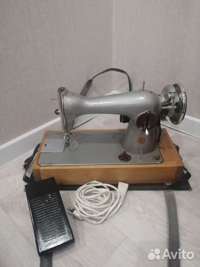 Швейная машина с электроприводом