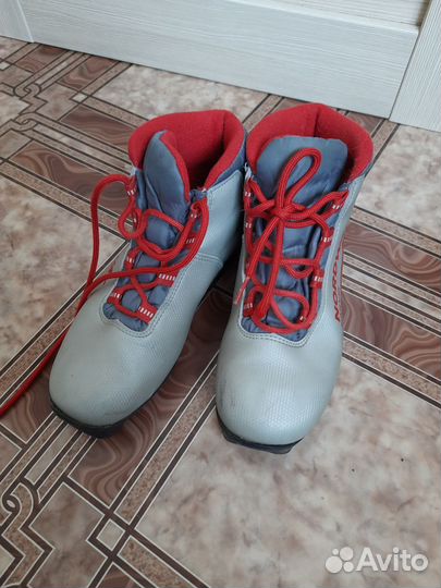 Лыжные ботинки
