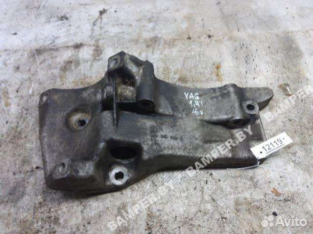 Кронштейн генератора Volkswagen Bora 036145169g