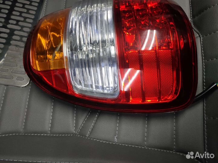 Задний фонарь land cruiser105