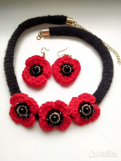 Набор украшений handmade из пряжи и бусин