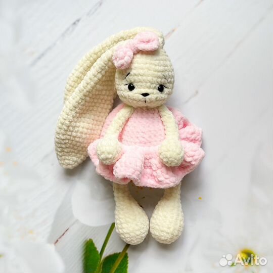 Зайчик вязаный ручная работа