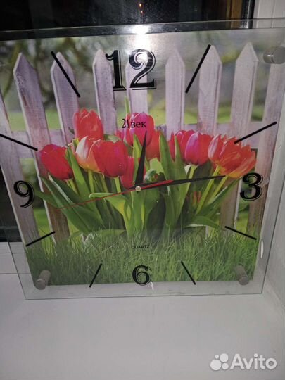 Часы настенные.янтарь