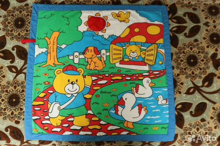 Коврик и игрушки