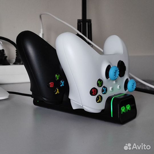 Геймпады Xbox series с чехлами и док станцией