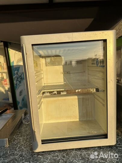 Холодильник минибар