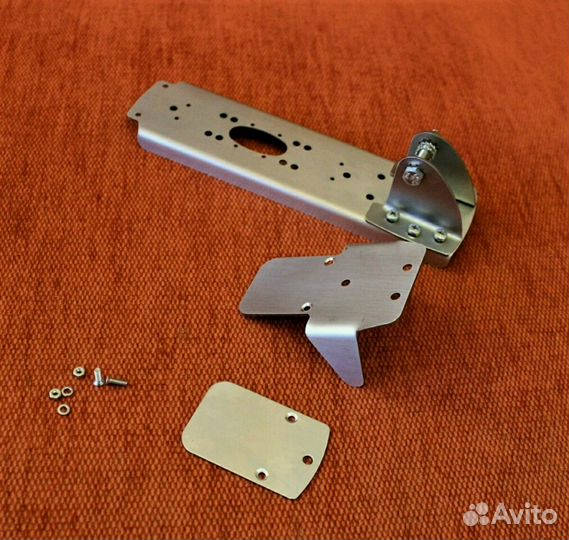 Пластина крепления датчика эхолота Lowrance Garmin