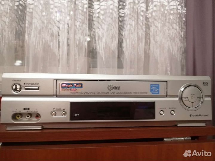 Видеомагнитофон LG L297
