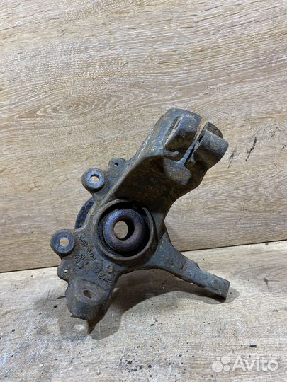 Поворотный кулак правый Ford Focus 2 X83