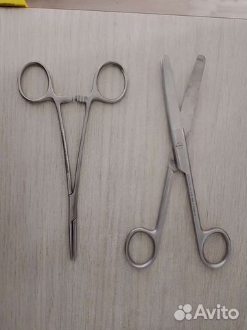 Ножницы и зажим медицинские