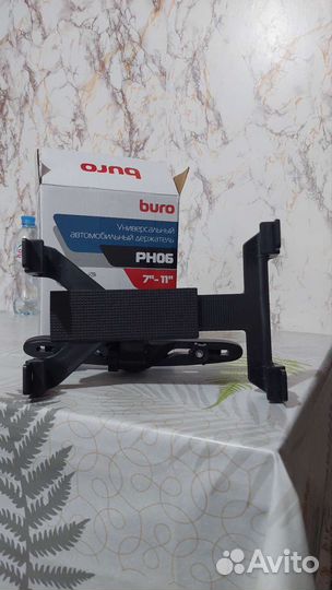 Универсальный автомобильный держатель buro PH06