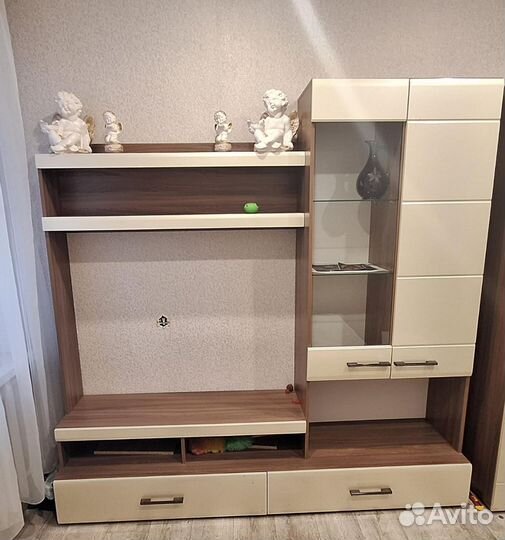 Стенка и кровать