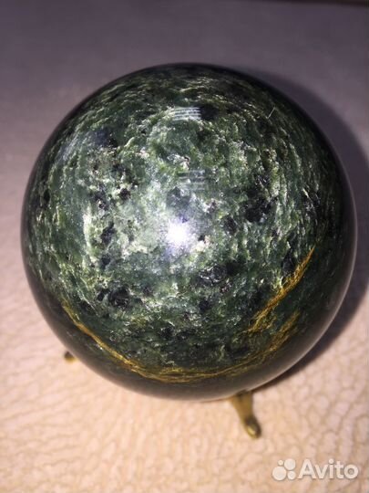 Шар из Жадеита