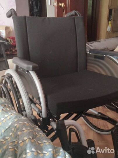 Кресло-коляска для инвалидов с ручным приводом