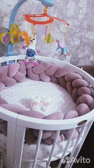 Детская кроватка с маятником