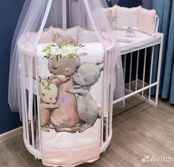 Бортики, одеяльце, 2-е простынки в кроватку новые