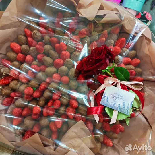 Клубничные гиганты букеты наборы