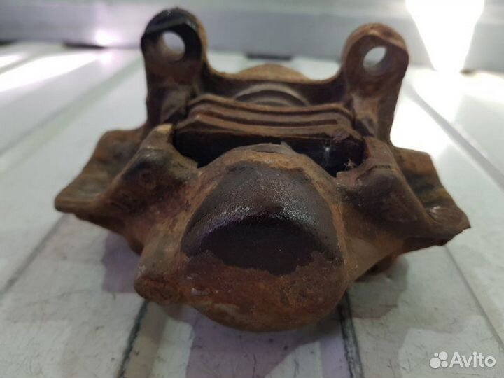 Суппорт тормозной задний левый Mercedes-Benz Е