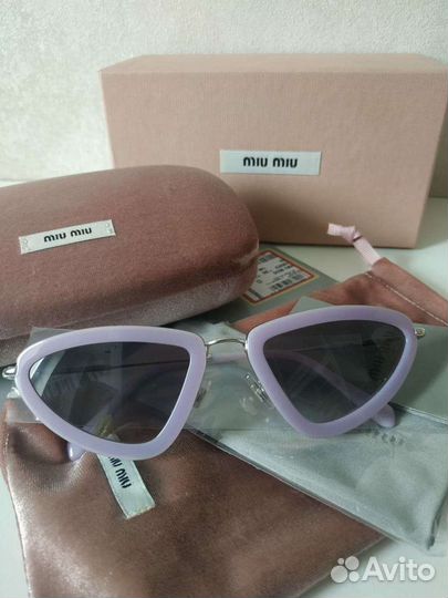 Солнцезащитные очки Miu Miu