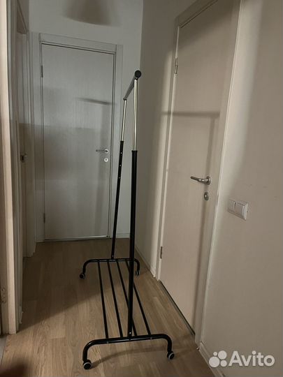 Напольная вешалка для одежды