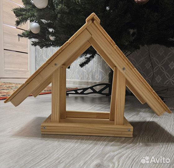 Кормушка для птиц из дерева