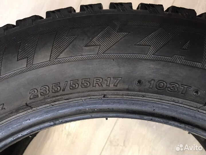 Bridgestone Blizzak Spike-01 235/55 R17 103T