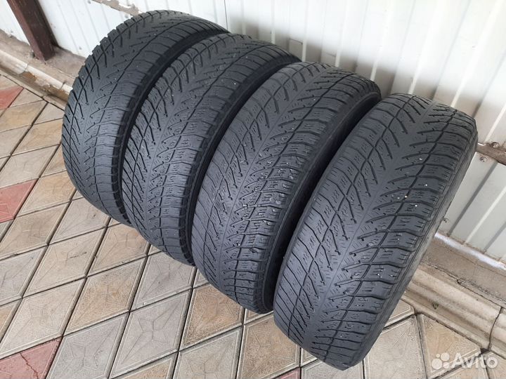 Goodyear UltraGrip 215/65 R16 98T