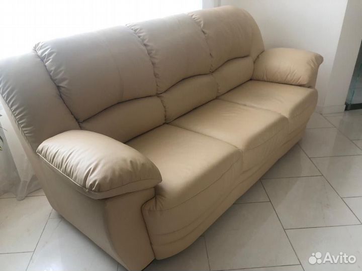 Кожаный диван