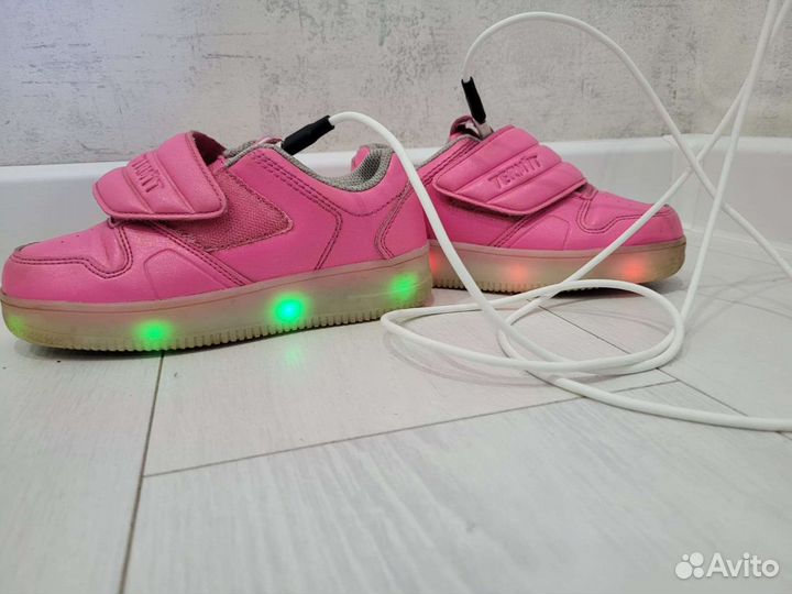 Кроссовки для девочки, подошва светится