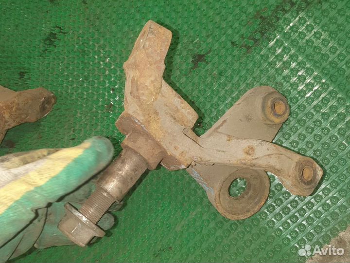 Кулак поворотный задний правый Додж Стратус 96-00г