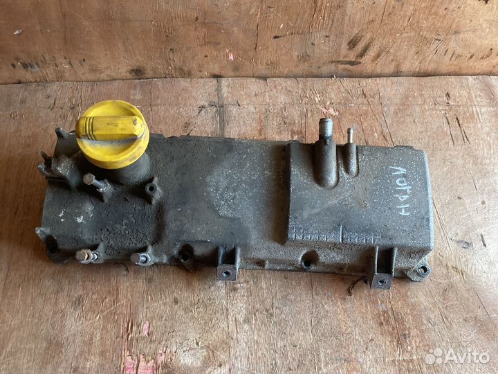 Клапанная крышка Renault Логан