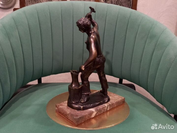 Бронзовая статуэтка