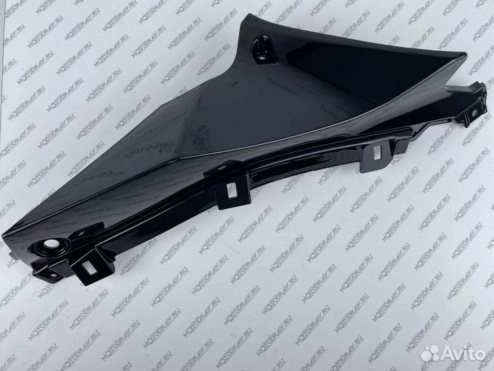 Облицовка бензобака боковая верхняя (левая) треуго